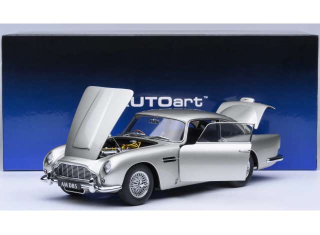 Aston Martin DB5, silver metallic 1:18 AutoArt Model