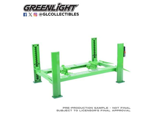 Pre-Order – Four-Post Lift *GreenLight* Evergreen, green 1:18 GreenLight Model (gl13712) – ETA. September 2026