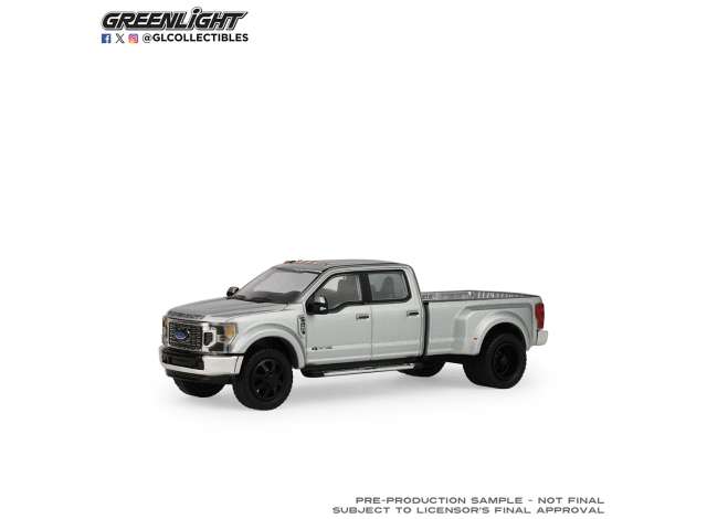 Pre-Order – 2022 Ford F-450 Super Duty *Showroom Floor Series 8*, iconic silver 1:64 GreenLight Model (gl68080A) – ETA. September 2026