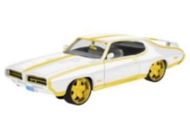 Pre-Order – 1969 Pontiac Firebird *Luxe Legends*, white/gold 1:24 Motor Max Model (mmax79224) – ETA. July/August 2026