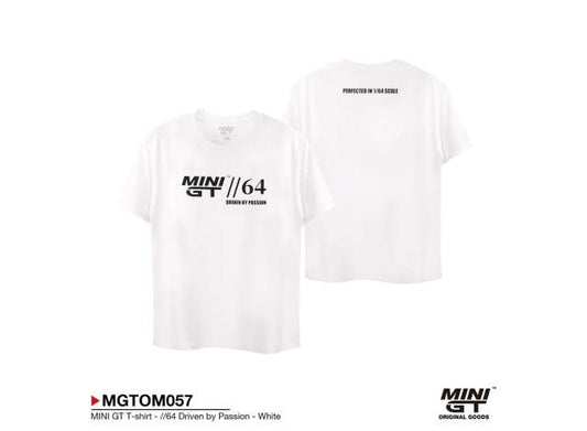 Pre-Order – MINI GT T-shirt *//64 Driven by Passion*, white 1:0 Mini GT Model (MGTOM057-L) – ETA. October/November 2026