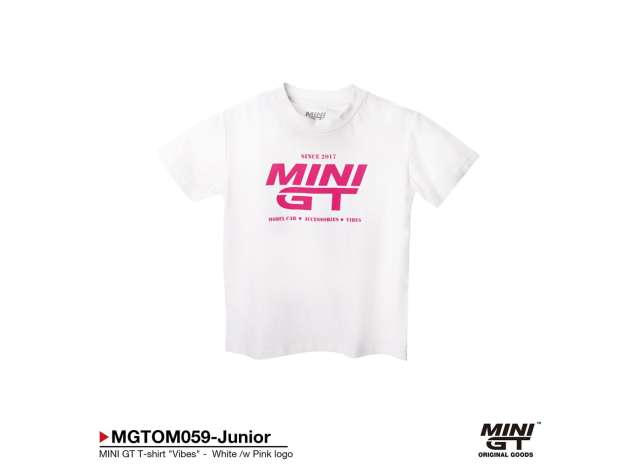 Pre-Order – MINI GT T-shirt *Vibes*, white with pink logo 1:0 Mini GT Model (MGTOM059-junior) – ETA. October/November 2026