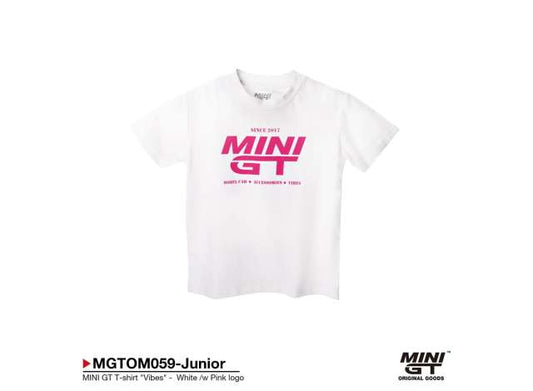 Pre-Order – MINI GT T-shirt *Vibes*, white with pink logo 1:0 Mini GT Model (MGTOM059-junior) – ETA. October/November 2026