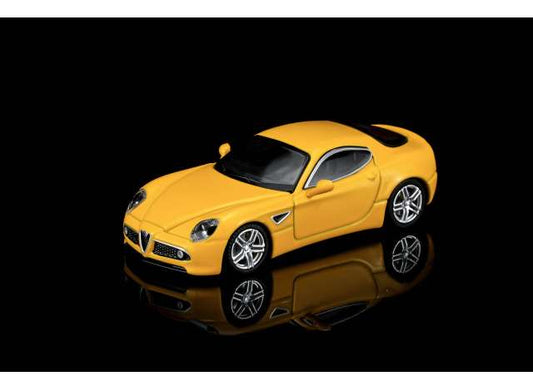 Pre-Order – 2008 Alfa Romeo 8C Competizione, giallo mica 1:64 Motorhelix Model (MH69054) – ETA. January/February 2027