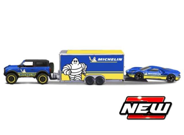 Pre-Order – Ford Bronco white trailer and Ford GT Team Haulers *MICHELIN*, blue/yellow 1:64 Maisto Model (MAI11404-02) – ETA. January 2027
