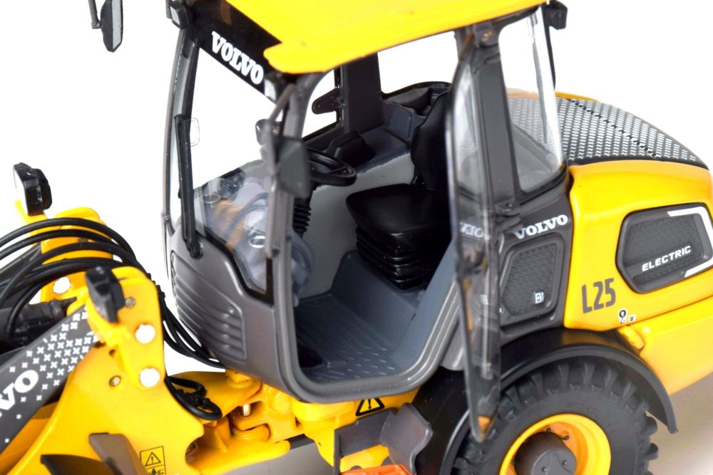 Volvo L25 Compact Wheel Loader (Electric) 1:32 – diecast model (view 3)