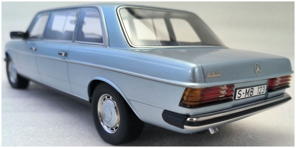 Available To Order – Mercedes Benz W123 Lang Diamond Blue 1978 1:18 (CUL CML005-2)