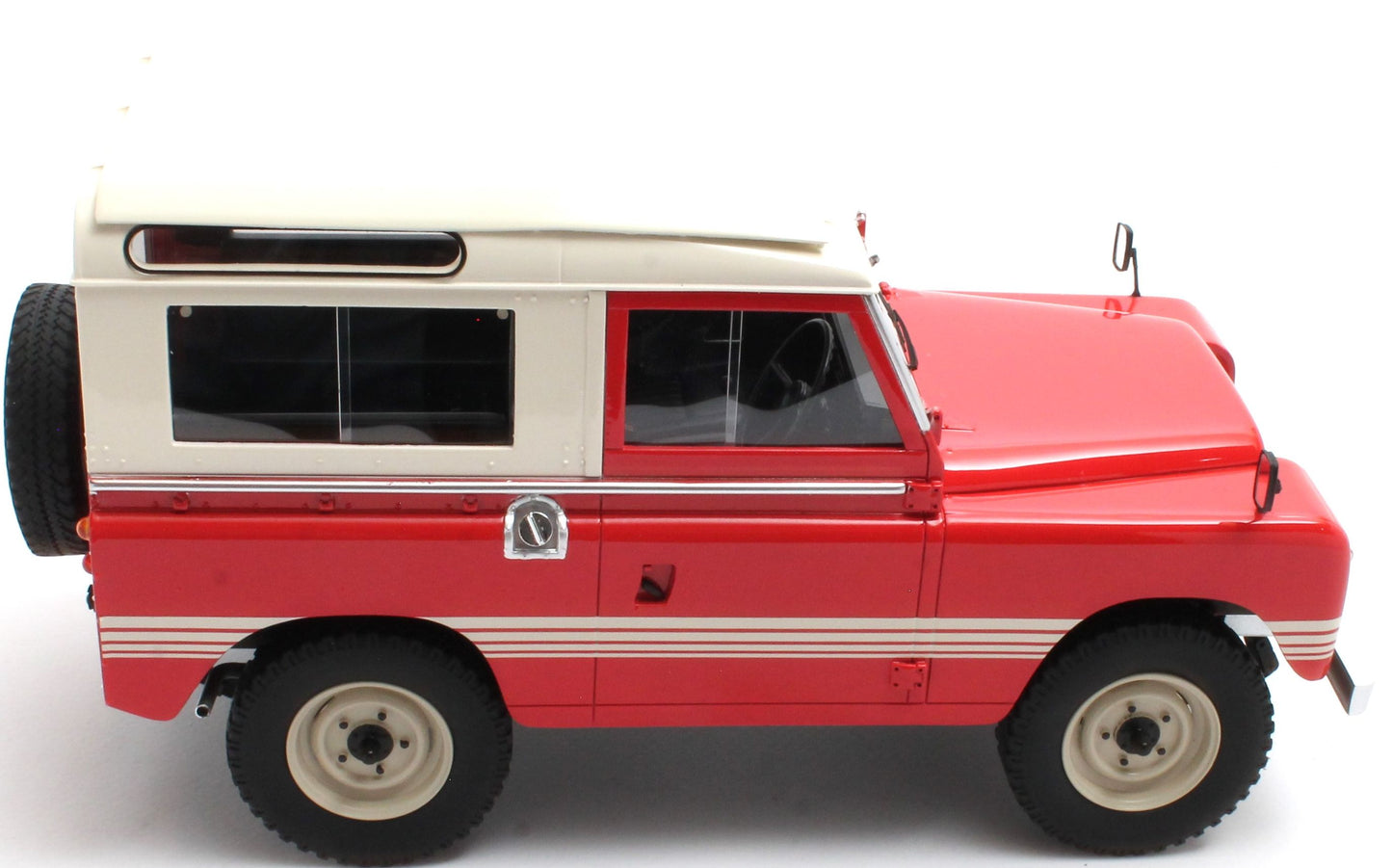 Available To Order – Land Rover 88 Series III - Masai Red County - 1978 - 100pcs Ltd Edition 1:18 (CUL CML114-4)