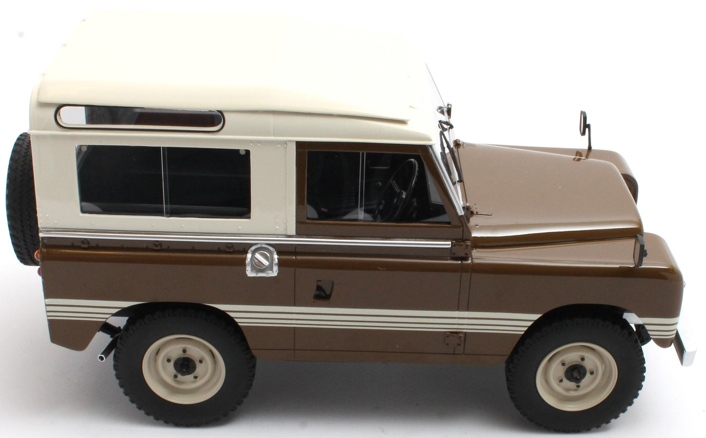 Available To Order – Land Rover 88 Series III - Russet Brown County - 1978 - 100pcs Ltd Edition 1:18 (CUL CML114-5)