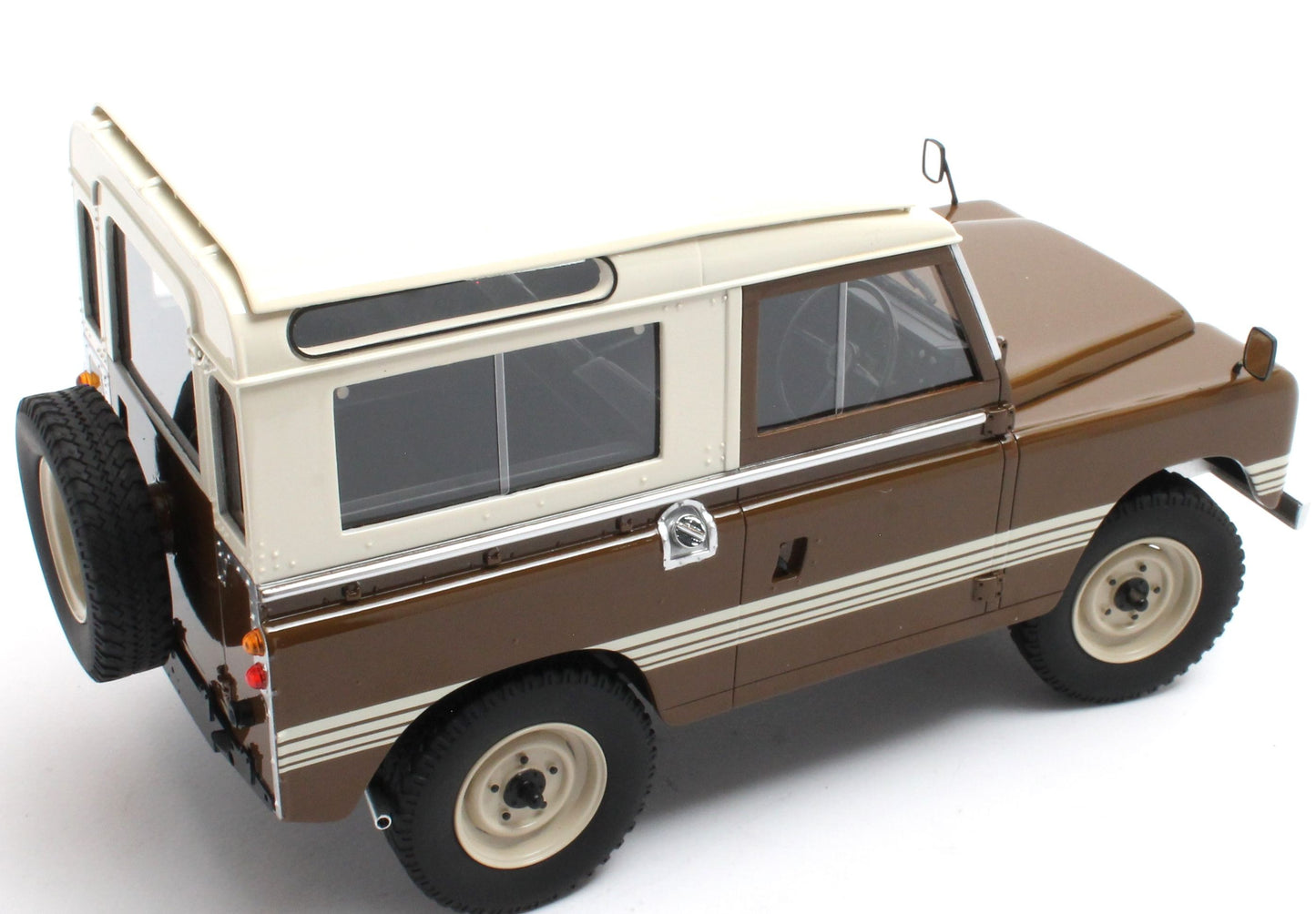 Available To Order – Land Rover 88 Series III - Russet Brown County - 1978 - 100pcs Ltd Edition 1:18 (CUL CML114-5)