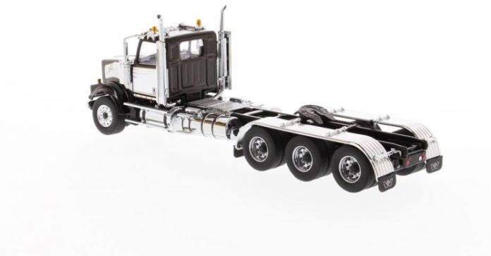 Western Star 4900 SF Day Cab Tridem Tractor Black Cab w/White Deco 1:50 – diecast model (view 3)