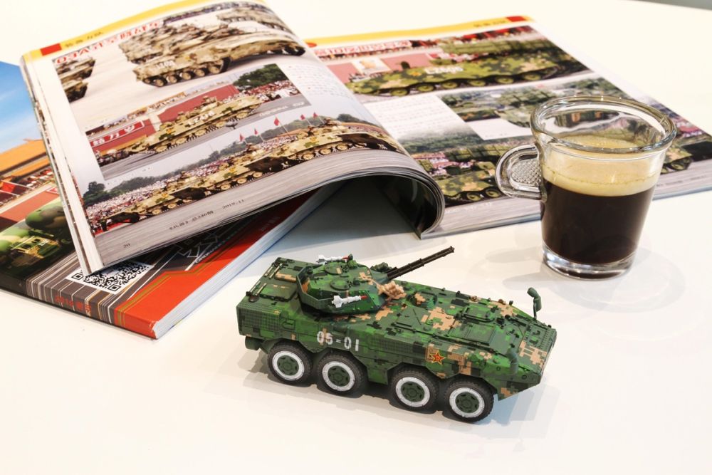 Available to Order – PLA ZBL-09 IFV (Digital camouflage) (Blind box - One of 20 different variants) 1:72 (DR 63001)