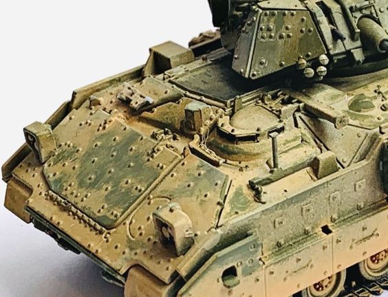 Available To Order – M2A3 Bradley Dusty Version 1:72 Dragon Armour Model (DR 63122)
