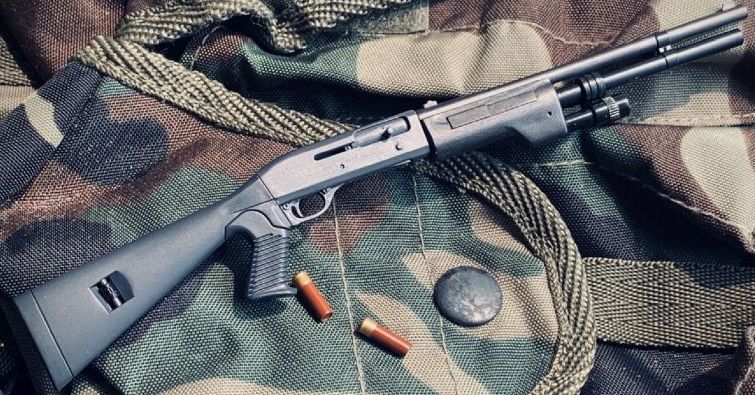 M870 Shotgun w/Flashlight 1:6 – diecast model (view 2)