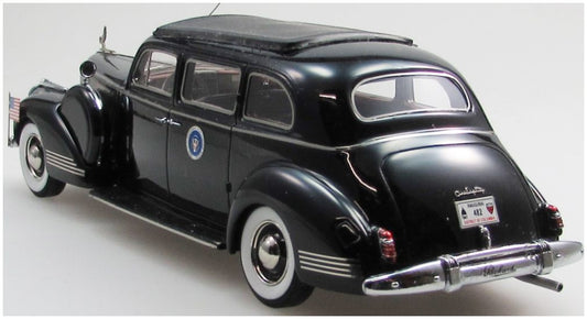 Packard 180 Franklin D. Roosevelt Parade Limousine w/Closed Roof 1941 1:43 Esval Model (view 2)