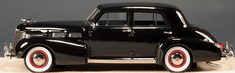 Cadillac Fleetwood Sixty Special Black 1940 1:43 – diecast model (view 2)