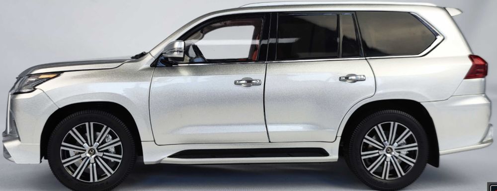 Available to Order – Lexus LX570 Silver 1:18 (LCD 18010S)