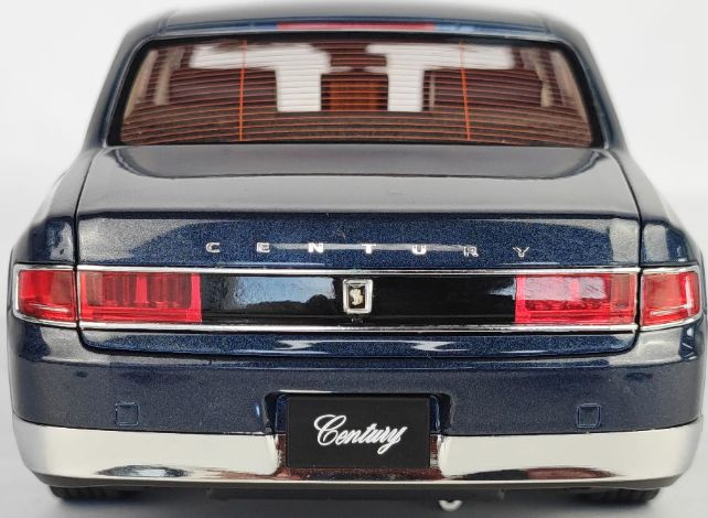 Available to Order – Toyota Century Blue 1:18 (LCD 18011B)