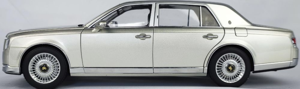 Available to Order – Toyota Century Silver 1:18 (LCD 18011S)