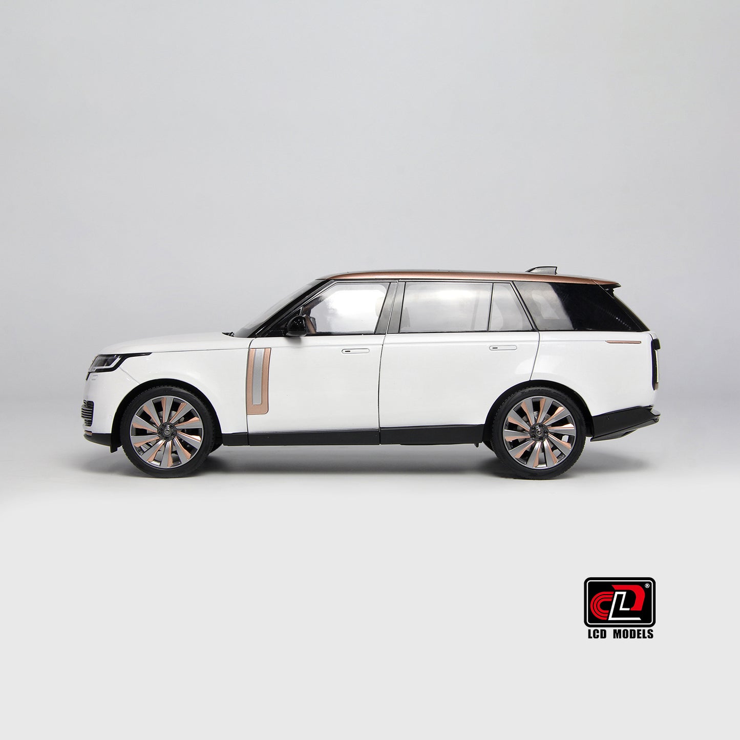 Available to Order – Land Rover Range Rover SV Serenity 2022 White w/Rose gold Roof 1:18 (LCD 18017W)