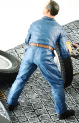 Georges Figure Porteur de Roue Team Bugatti T59 Blue Overall 1:18 – diecast model (view 3)