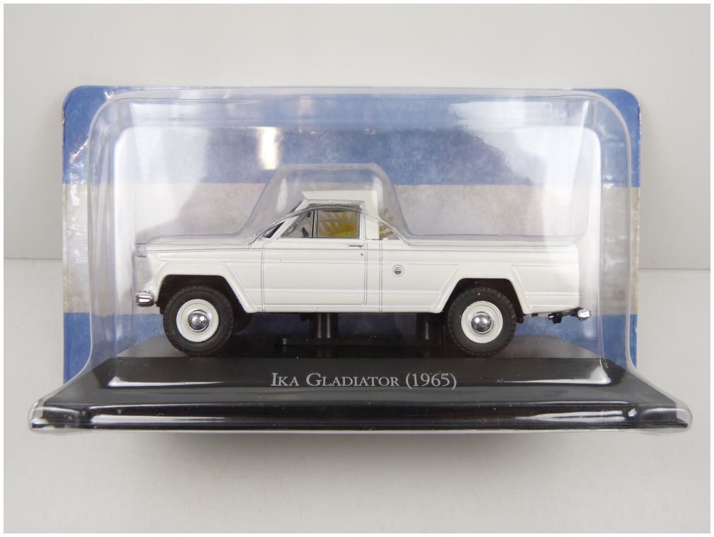 Ika Gladiator White 1965 Unforgetable cars - Argentina 1:43 – diecast model (view 3)