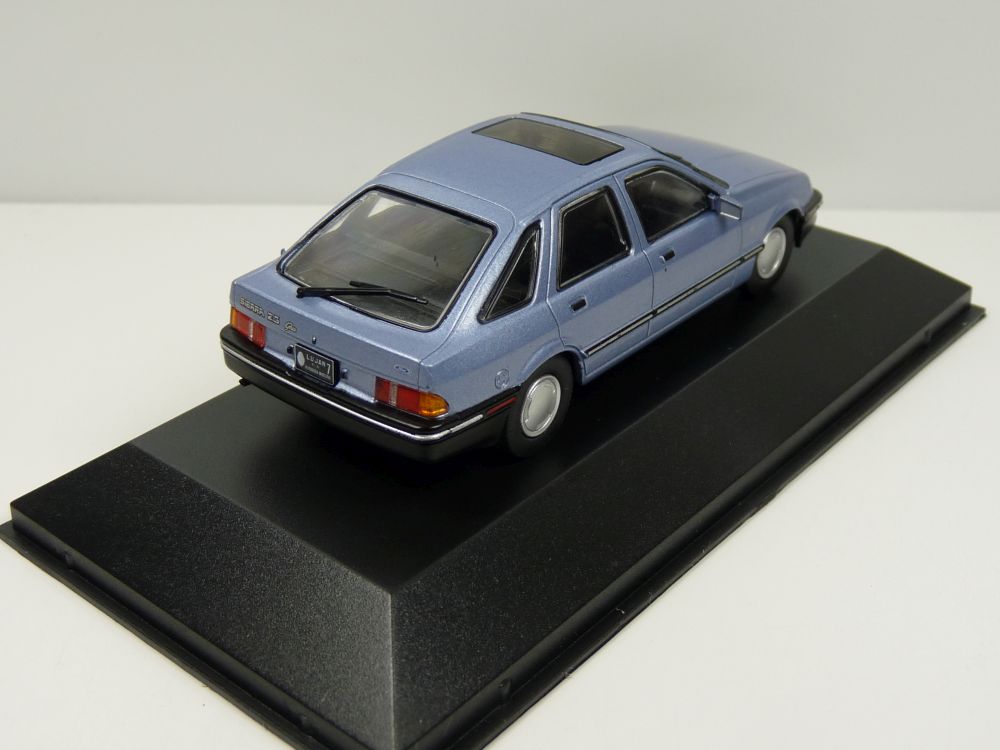 Ford Sierra Ghia 1984 - Lt.Blue Anos 80/90 1:43 – diecast model (view 4)