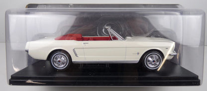 Ford Mustang Convertible 1965 - White 1:24th Scale 1:24 – diecast model (view 2)