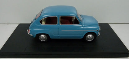 Fiat 600 - Blue - 1:24th Scale 1:24 – diecast model (view 2)