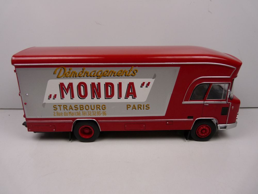 Berliet GBK6 Transport Mondia Carrosserie Berliet Trucks Collection 1:43 Magazine Model (view 6)