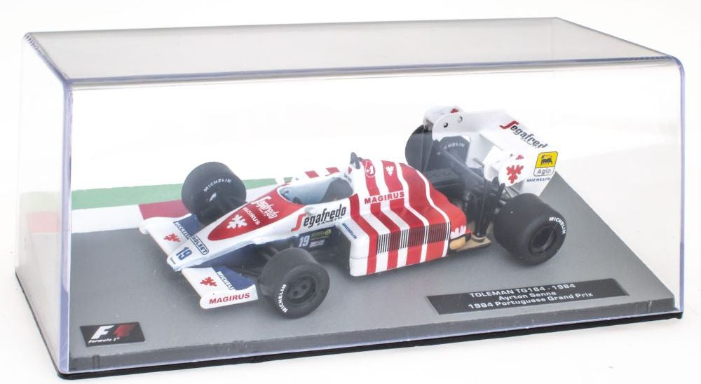 Ferrari 500 F2 - 1953 Nino Farina F1 Collection - Cased 1:43 – diecast model (view 2)