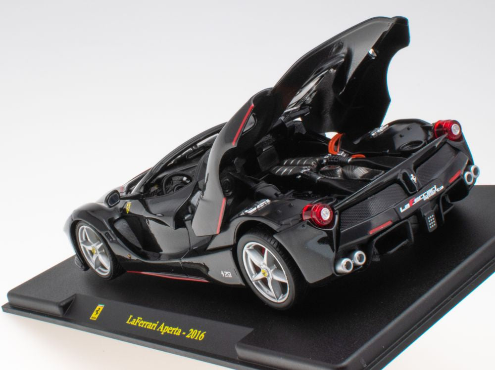 Ferrari LaFerrari Aperta - 2016 Supercar Collection Gift 1:24 (with case) 1:24 – diecast model (view 4)