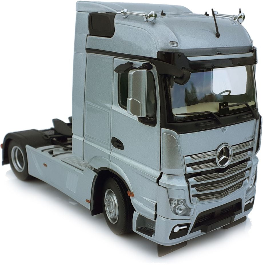 Available to Order – Mercedes Benz Actros Bigspace 4x2 Silver 1:32 (MAR 1909-03)