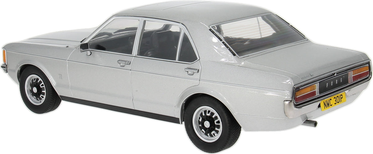 Ford Granada MK1 - Silver - RHD UK Exclusive 360pcs 1:18 MCG Model (view 3)