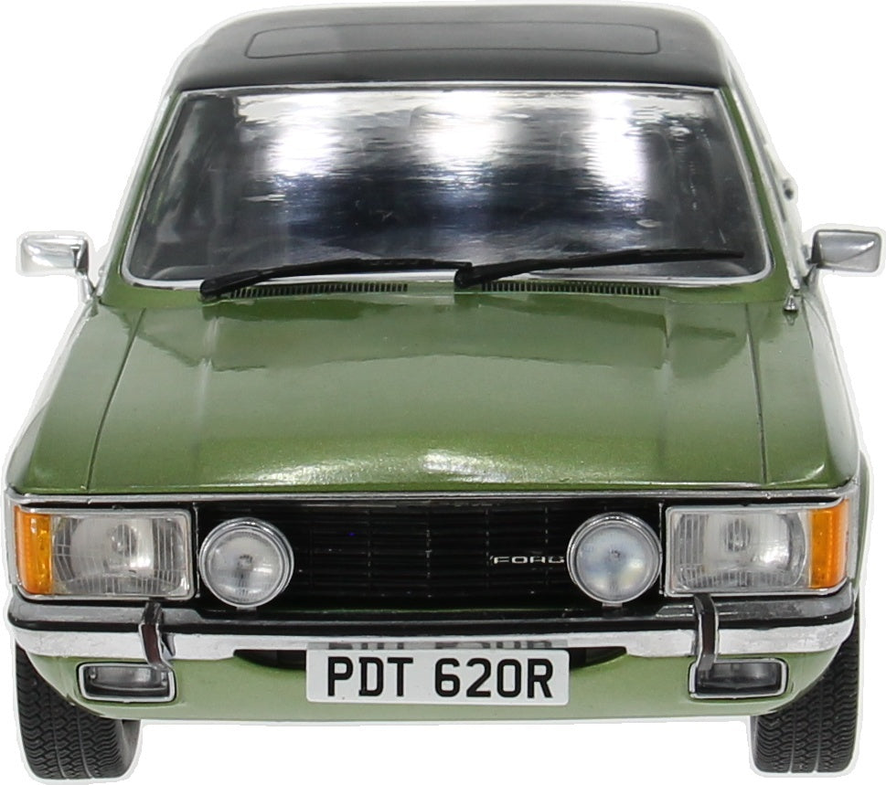 Ford Granada MK1 - Met. Green - RHD UK Exclusive 300pcs 1:18 MCG Model (view 3)