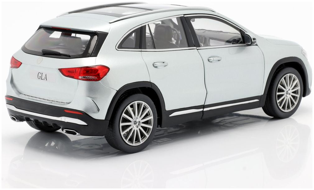 Mercedes GLA-Class (H247) 2020 Iridium Silver 1:18 - Z-Models 1:18 (view 2)