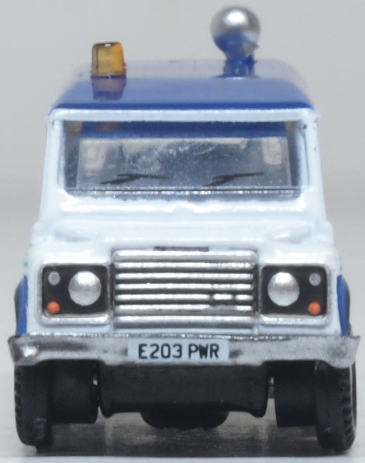 Land Rover Defender LWB British Gas 1:148 Oxford Diecast Model (view 2)