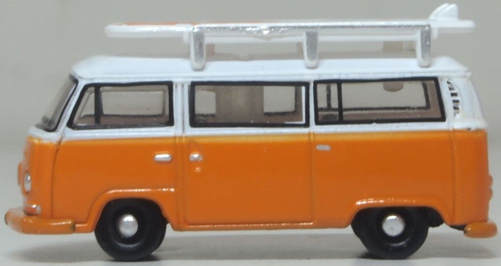 VW T2 Bay Window Bus/Surfboards Signal Orange 1:148 Oxford Diecast Model (view 3)