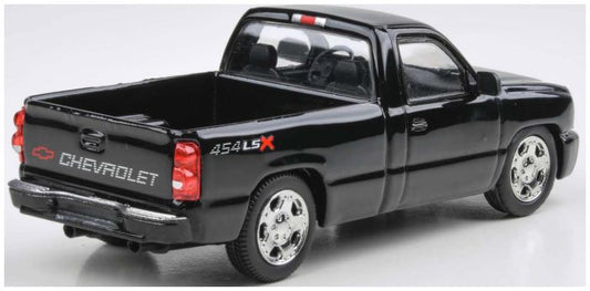 Chevrolet Silverado Single Cab Onyx Black 2006 1:64 – diecast model (view 2)