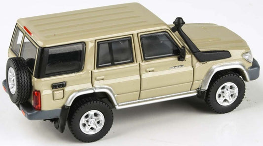 Toyota Landcruiser LC76 Sandy Taupe 2014 (RHD) 1:64 – diecast model (view 2)