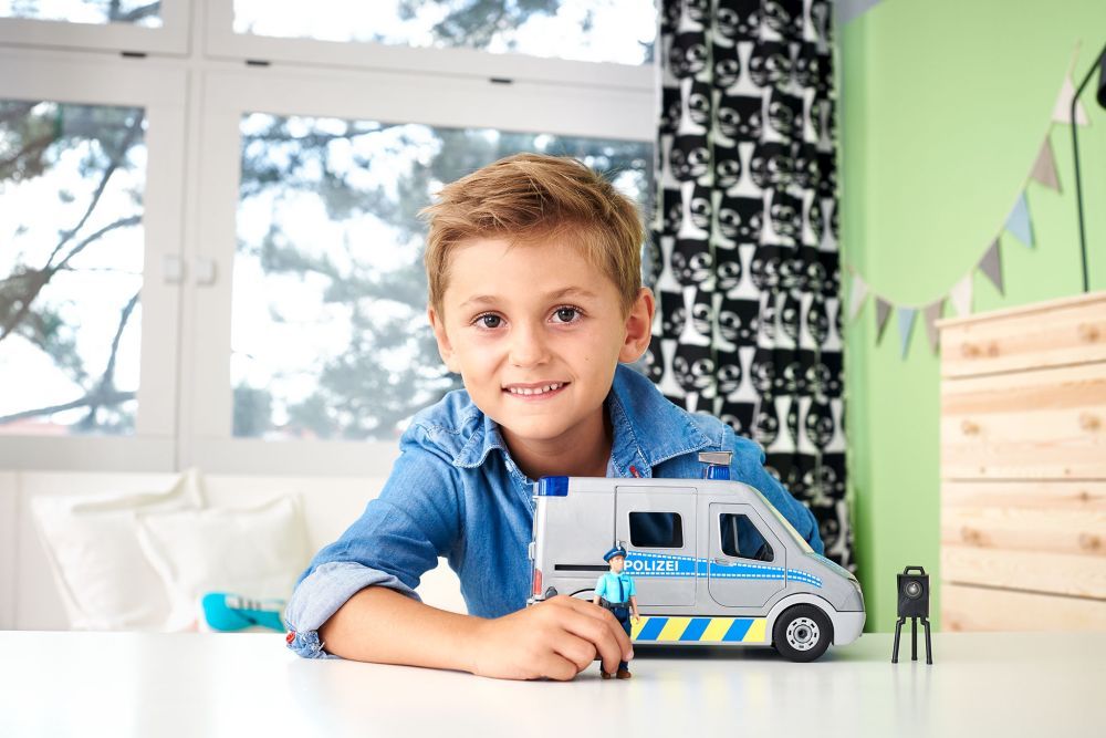 Available to Order – Police van 1:20 Revell Model (REV 00811)