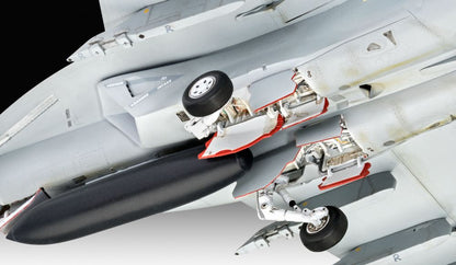 Maverick's F/A-18E Super Hornet 'Top Gun' (easy-click) 1:48 Revell Model (view 5)