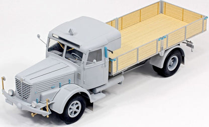Available to Order – Bussing 8000 S 13 w/Trailer 'Platinum Edition' 1:24 (REV 07580)
