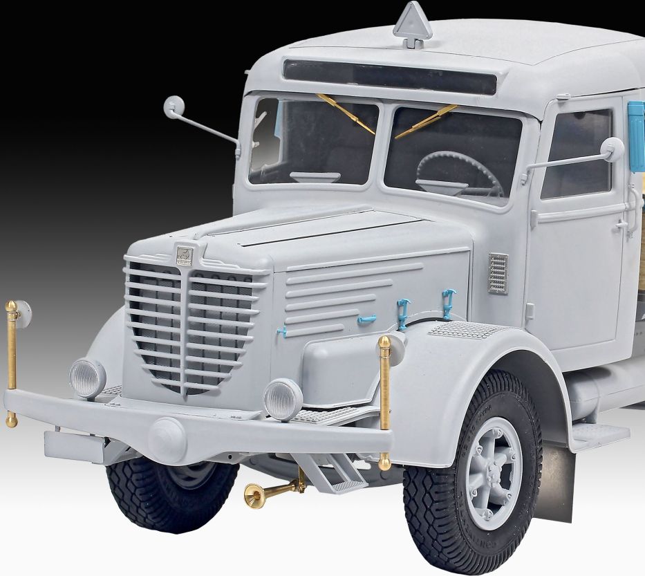 Available to Order – Bussing 8000 S 13 w/Trailer 'Platinum Edition' 1:24 (REV 07580)