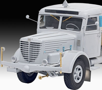 Available to Order – Bussing 8000 S 13 w/Trailer 'Platinum Edition' 1:24 (REV 07580)