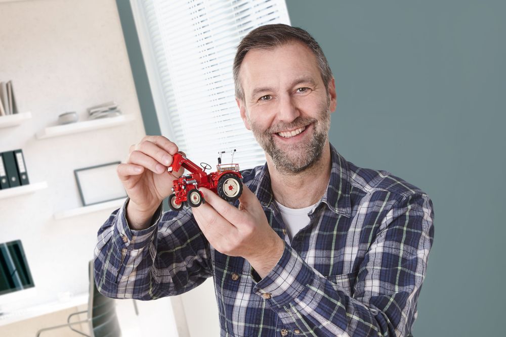 Available to Order – Porsche Junior 108 Tractor (easy-click) 1:24 (REV 07820)