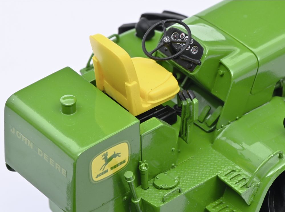 Available to Order – John Deere 8010 Green 1:32 1:32 (SHU 09166)