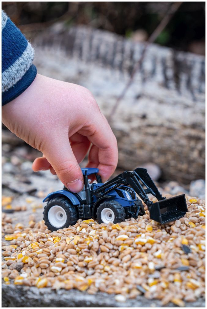 Available To Order – New Holland With Front Loader 1:87 Siku Model (SIK 1396)