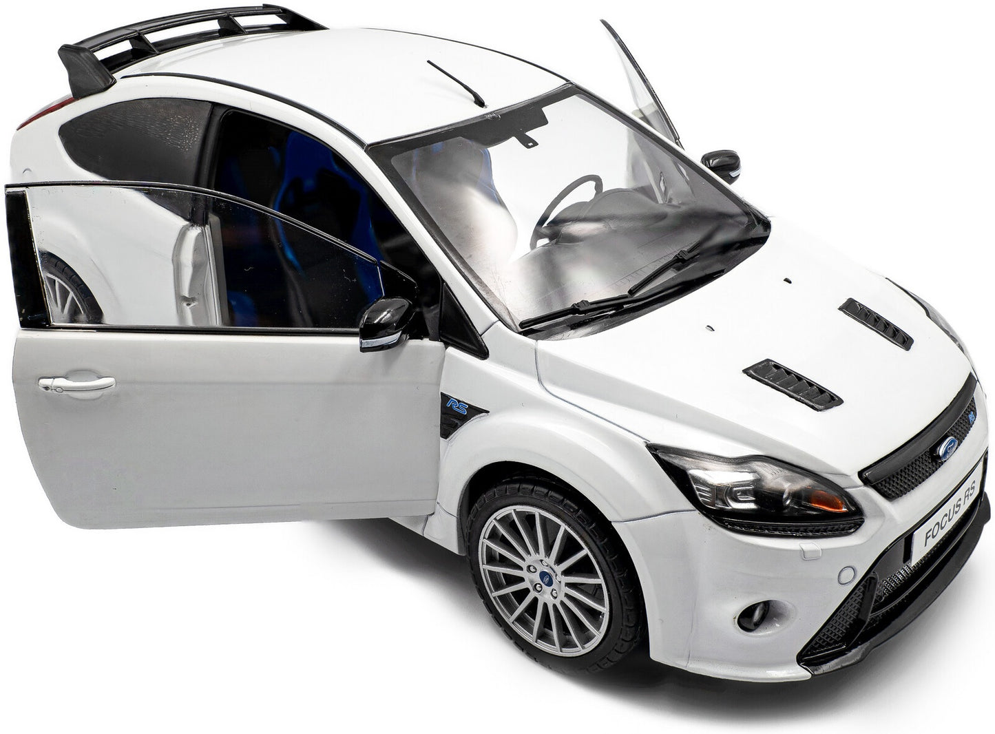 Available to Order – Ford Focus RS MK2 - Frozen White Metallic 2009 1:18 (SOL 1813102)