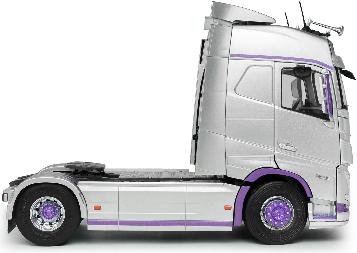 Available to Order – Volvo Trucks FH Globetrotter XL Silver & Purple 2023 1:24 (SOL 2400105)